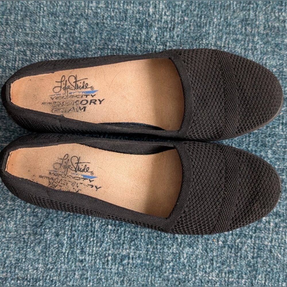 Elastic COMFORTABLE Lifestride Velocity Memory Foam shoes, hardly any wear.